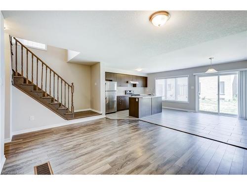 Upper-8081 Blue Ash Lane Lane, Niagara Falls, ON - Indoor