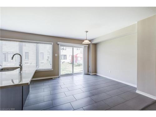 Upper-8081 Blue Ash Lane Lane, Niagara Falls, ON - Indoor Photo Showing Kitchen