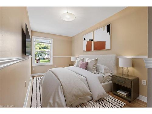 17 Sandown Street, St. Catharines, ON - Indoor Photo Showing Bedroom