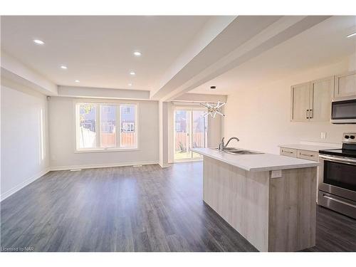 133 Heron Street, Welland, ON - Indoor Photo Showing Kitchen