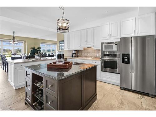 11-88 Lakeport Road, St. Catharines, ON - Indoor Photo Showing Kitchen