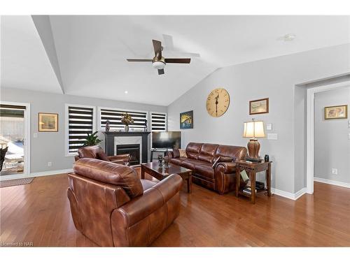 27-70 Elmwood Avenue, Welland, ON - Indoor Photo Showing Living Room With Fireplace