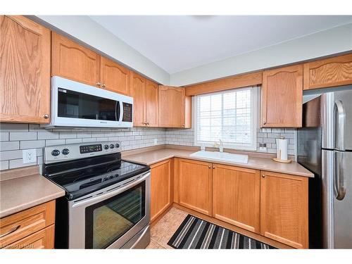 98-8141 Coventry Road, Niagara Falls, ON - Indoor Photo Showing Kitchen