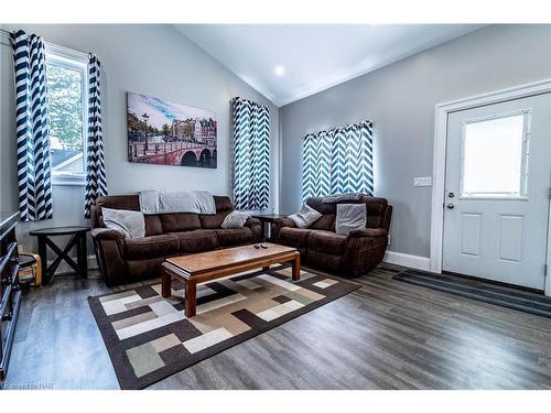 3269 Young Avenue Avenue, Ridgeway, ON - Indoor Photo Showing Living Room