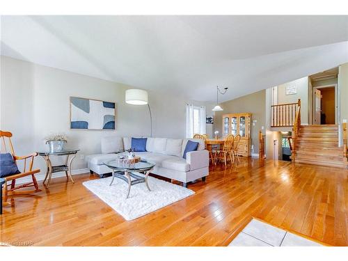 43 Foxtail Avenue, Welland, ON - Indoor Photo Showing Living Room