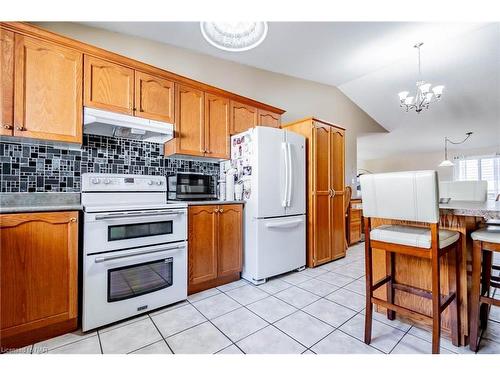 43 Foxtail Avenue, Welland, ON - Indoor Photo Showing Kitchen