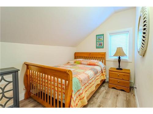 339 Eastwood Avenue, Crystal Beach, ON - Indoor Photo Showing Bedroom