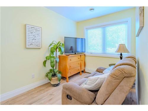 339 Eastwood Avenue, Crystal Beach, ON - Indoor Photo Showing Bedroom