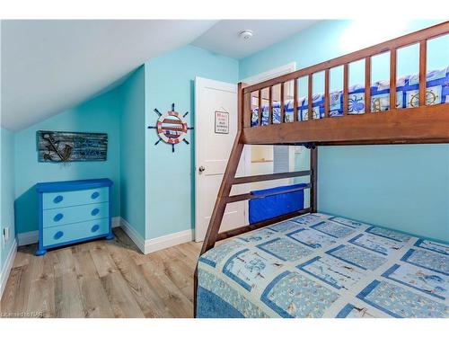 339 Eastwood Avenue, Crystal Beach, ON - Indoor Photo Showing Bedroom