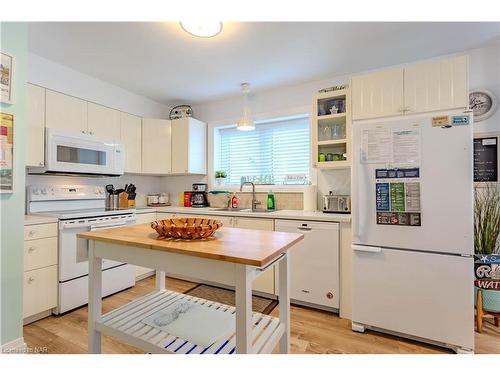 339 Eastwood Avenue, Crystal Beach, ON - Indoor Photo Showing Kitchen