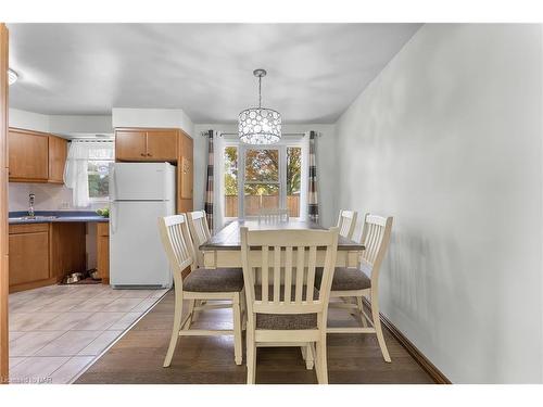 6456 Carolyn Avenue, Niagara Falls, ON - Indoor Photo Showing Dining Room