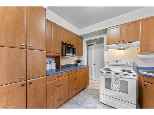 6456 Carolyn Avenue, Niagara Falls, ON - Indoor Photo Showing Kitchen