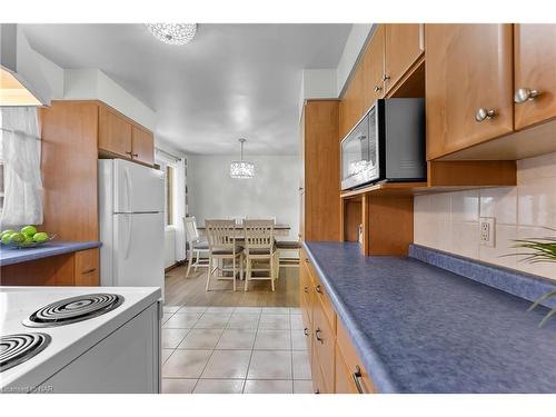 6456 Carolyn Avenue, Niagara Falls, ON - Indoor Photo Showing Kitchen