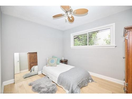 12 Cliff Road, St. Catharines, ON - Indoor Photo Showing Bedroom