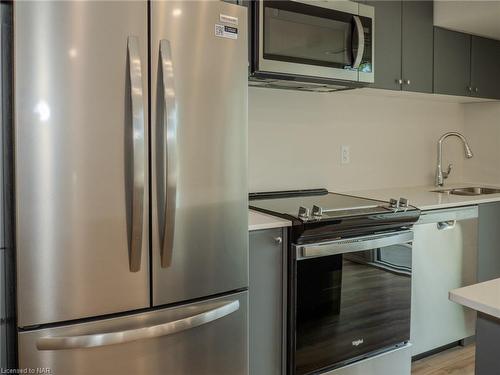 241-50 Herrick Avenue, St. Catharines, ON - Indoor Photo Showing Kitchen With Stainless Steel Kitchen With Upgraded Kitchen