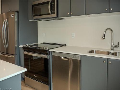 241-50 Herrick Avenue, St. Catharines, ON - Indoor Photo Showing Kitchen With Stainless Steel Kitchen With Double Sink