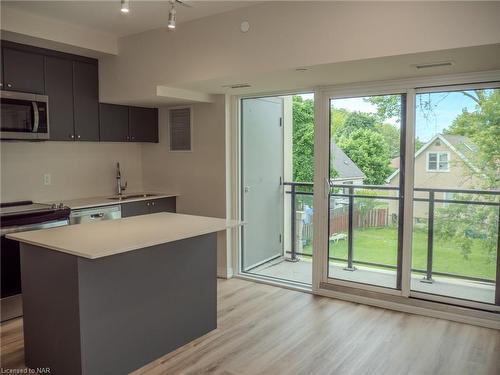 241-50 Herrick Avenue, St. Catharines, ON - Indoor Photo Showing Kitchen With Double Sink