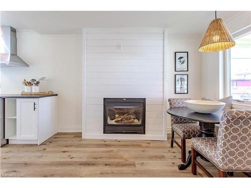 17 Conway Place East Place E, Crystal Beach, ON - Indoor Photo Showing Living Room With Fireplace