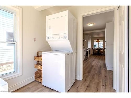 17 Conway Place East Place E, Crystal Beach, ON - Indoor Photo Showing Laundry Room