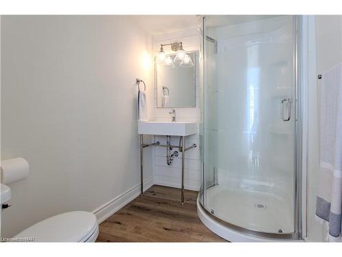 17 Conway Place East Place E, Crystal Beach, ON - Indoor Photo Showing Bathroom