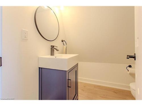 17 Conway Place East Place E, Crystal Beach, ON - Indoor Photo Showing Bathroom