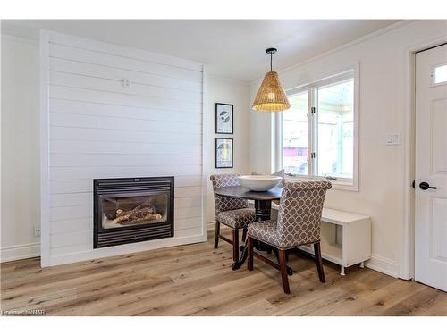 17 Conway Place East Place E, Crystal Beach, ON - Indoor Photo Showing Living Room With Fireplace