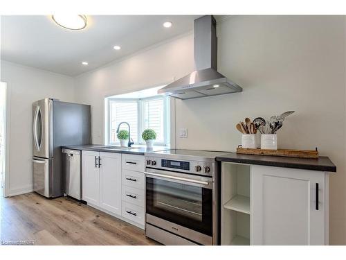 17 Conway Place East Place E, Crystal Beach, ON - Indoor Photo Showing Kitchen With Stainless Steel Kitchen