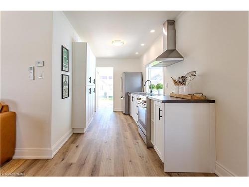 17 Conway Place East Place E, Crystal Beach, ON - Indoor Photo Showing Kitchen