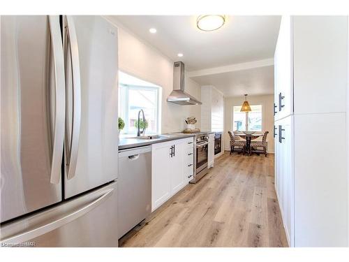 17 Conway Place East Place E, Crystal Beach, ON - Indoor Photo Showing Kitchen With Upgraded Kitchen