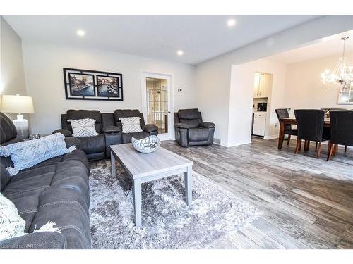 29 Capri Street, Thorold, ON - Indoor Photo Showing Living Room