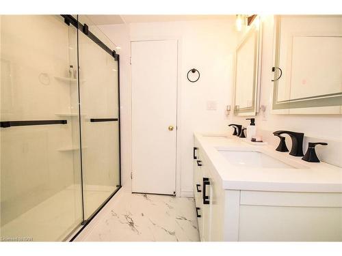 29 Capri Street, Thorold, ON - Indoor Photo Showing Bathroom