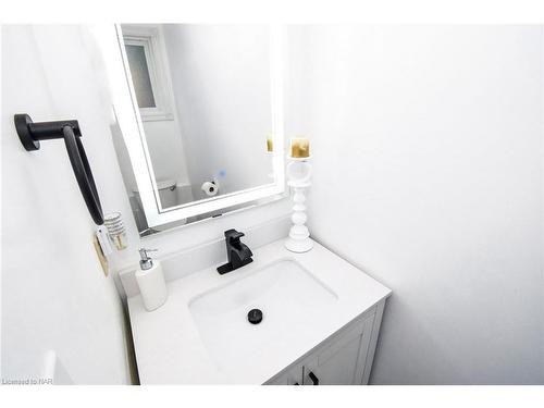 29 Capri Street, Thorold, ON - Indoor Photo Showing Bathroom