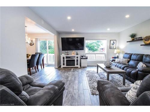 29 Capri Street, Thorold, ON - Indoor Photo Showing Living Room