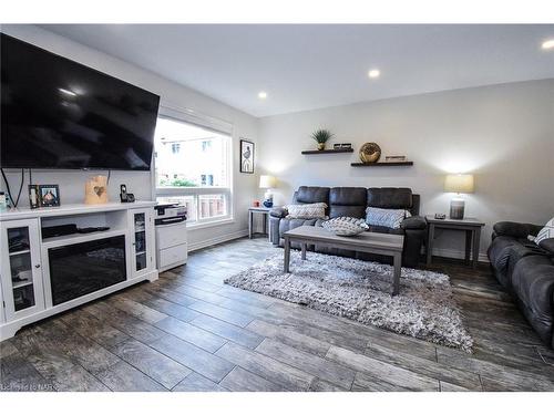 29 Capri Street, Thorold, ON - Indoor Photo Showing Living Room