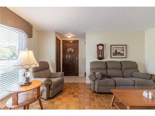 310 1/2 Linwell Road, St. Catharines, ON - Indoor Photo Showing Living Room