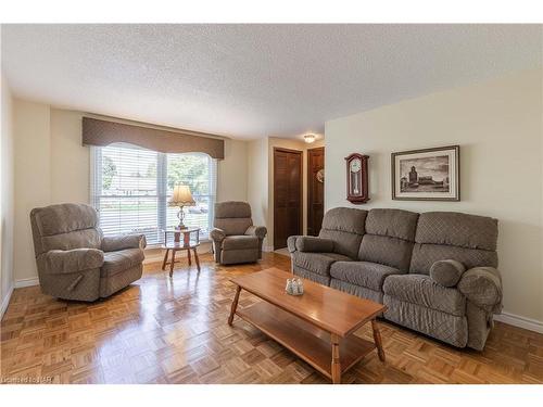 310 1/2 Linwell Road, St. Catharines, ON - Indoor Photo Showing Living Room