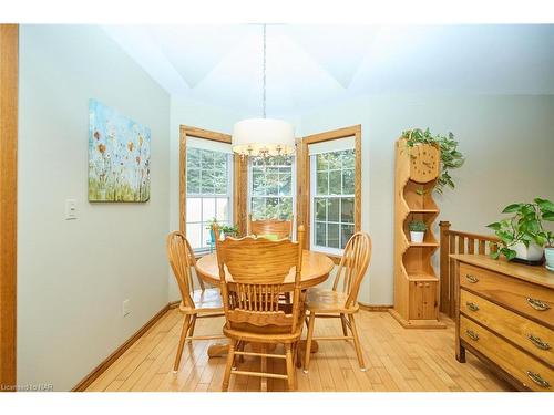 1435 Station St Street, Fonthill, ON - Indoor Photo Showing Dining Room