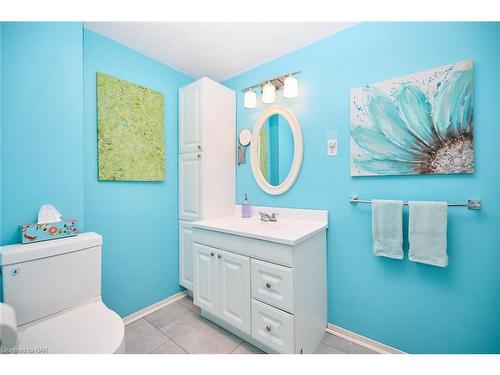 1435 Station St Street, Fonthill, ON - Indoor Photo Showing Bathroom