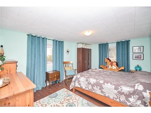 1435 Station St Street, Fonthill, ON - Indoor Photo Showing Bedroom