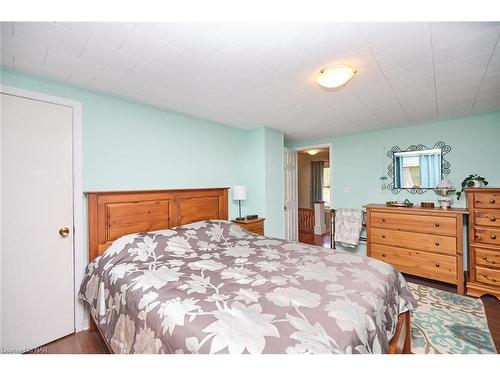 1435 Station St Street, Fonthill, ON - Indoor Photo Showing Bedroom