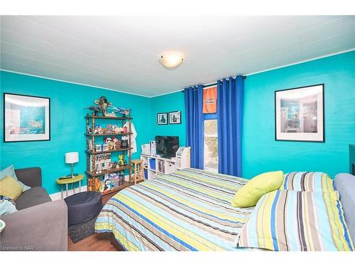 1435 Station St Street, Fonthill, ON - Indoor Photo Showing Bedroom