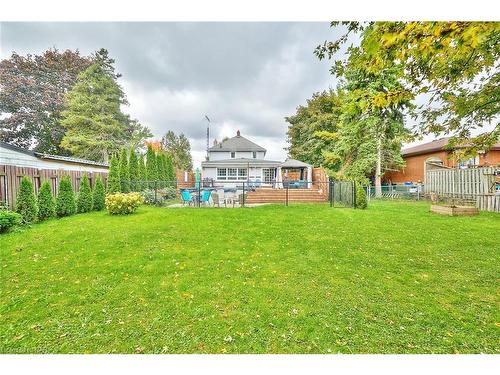 1435 Station St Street, Fonthill, ON - Outdoor With Backyard