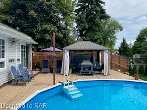 1435 Station St Street, Fonthill, ON - Outdoor With Backyard