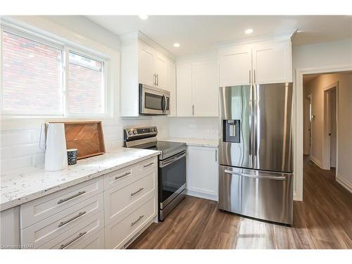 261 Vine Street, St. Catharines, ON - Indoor Photo Showing Kitchen