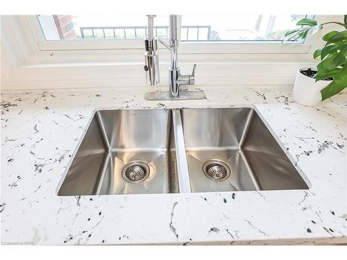 261 Vine Street, St. Catharines, ON - Indoor Photo Showing Kitchen