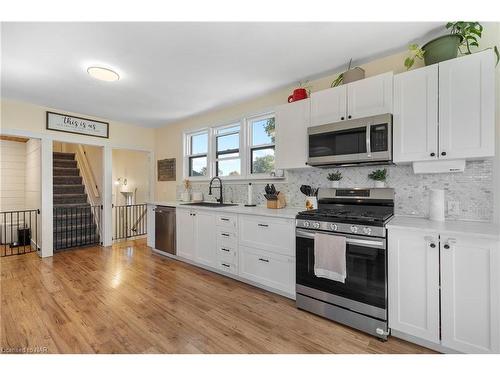 2951 Chippawa Road, Port Colborne, ON - Indoor Photo Showing Kitchen