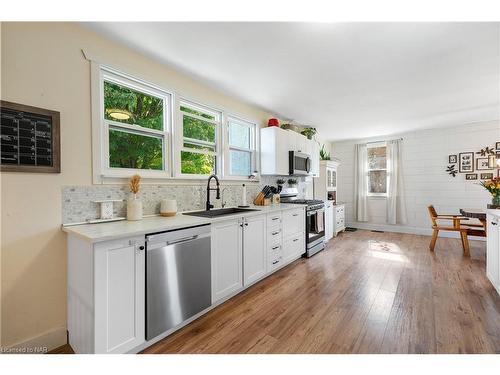 2951 Chippawa Road, Port Colborne, ON - Indoor Photo Showing Kitchen