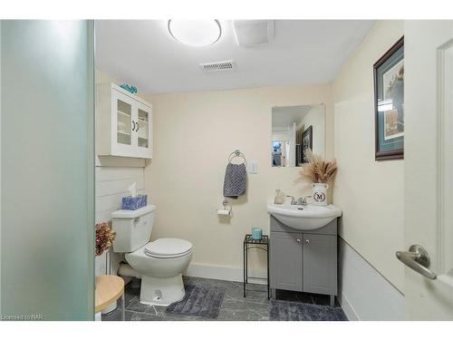 2951 Chippawa Road, Port Colborne, ON - Indoor Photo Showing Bathroom