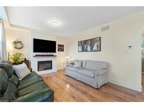 2951 Chippawa Road, Port Colborne, ON - Indoor Photo Showing Living Room With Fireplace