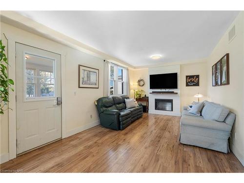 2951 Chippawa Road, Port Colborne, ON - Indoor Photo Showing Living Room With Fireplace